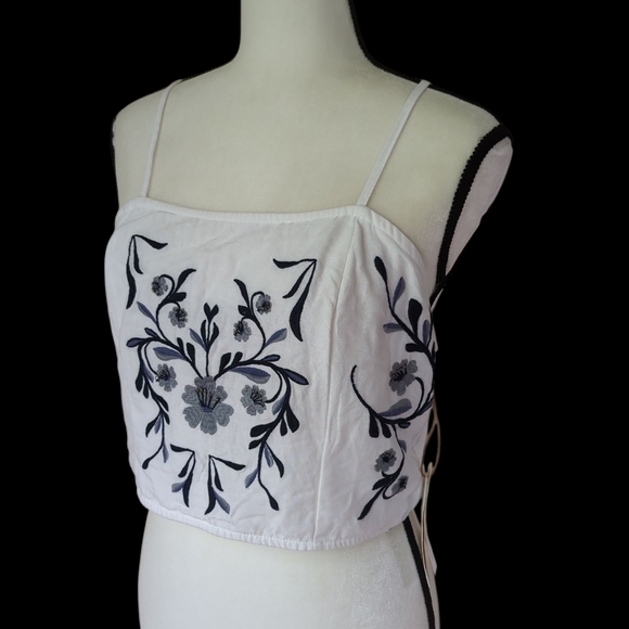NEW Midnight Sky Linen Blend Embellished Floral Smocked Crop Top L White Blue - Picture 2 of 16